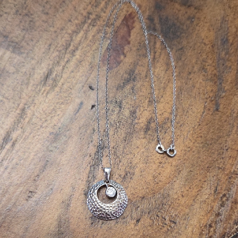 Elegant Silver Pendant Necklace